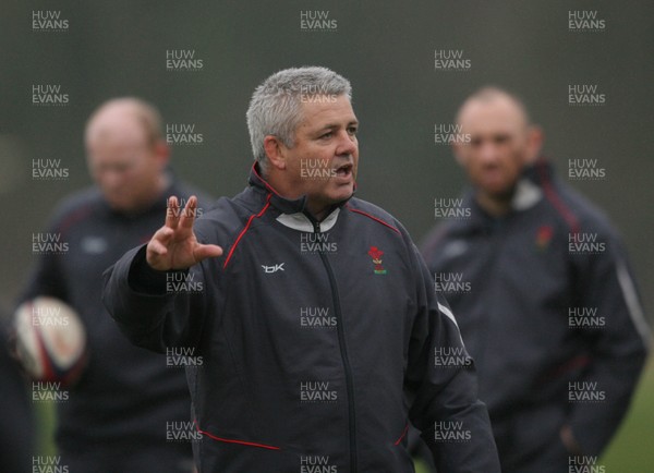 22.01.08 ...Wales rugby training... Wales coach Warren Gatland during training in Cardiff. 