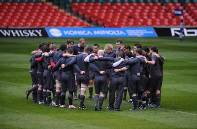 22.02.08 - Wales Rugby Training - The Welsh team join together for a huddle during training 
