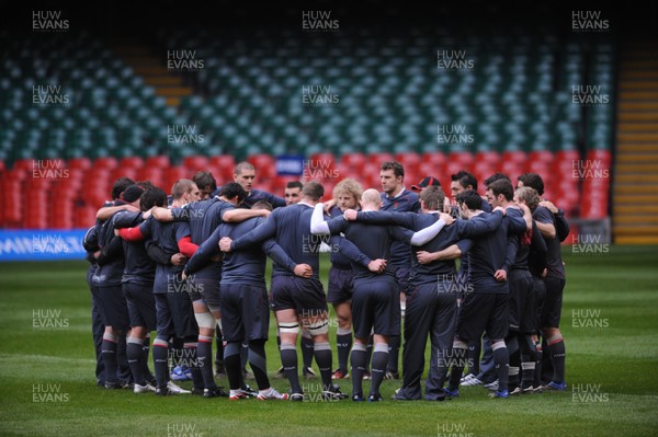 22.02.08 - Wales Rugby Training - The Welsh team join together for a huddle during training 