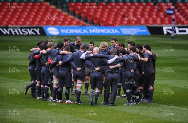 22.02.08 - Wales Rugby Training - The Welsh team join together for a huddle during training 