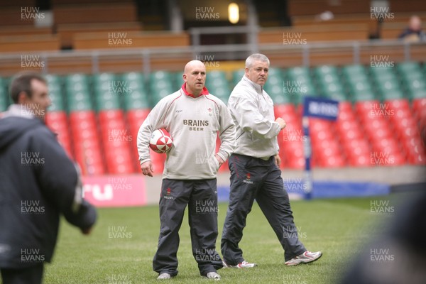 22.02.08 Wales Rugby Training... Wales coach Warren Gatland and Shaun Edwards during training. 