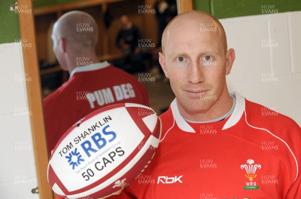 22.02.08 - Wales Rugby Training - Tom Shanklin who will win his 50th cap for Wales when he takes on Italy tomorrow with a Welsh shirt with the words "PUM DEG" which is Welsh for fifty 