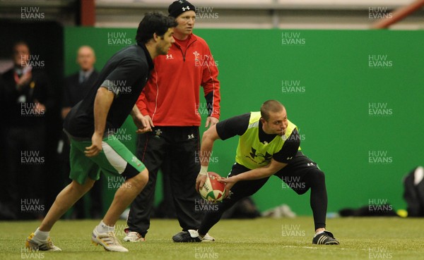 22.02.10 - Wales Rugby Training - Richie Rees gets the ball away as Mike Phillips follows during training. 