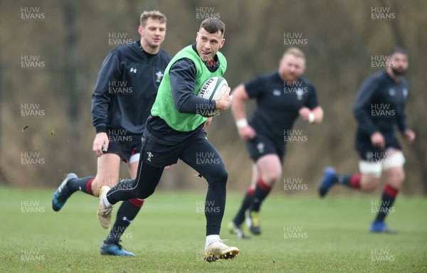 220218 - Wales Rugby Training - Gareth Davies during training