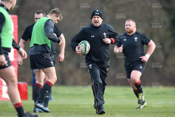 220218 - Wales Rugby Training - Shaun Edwards during training