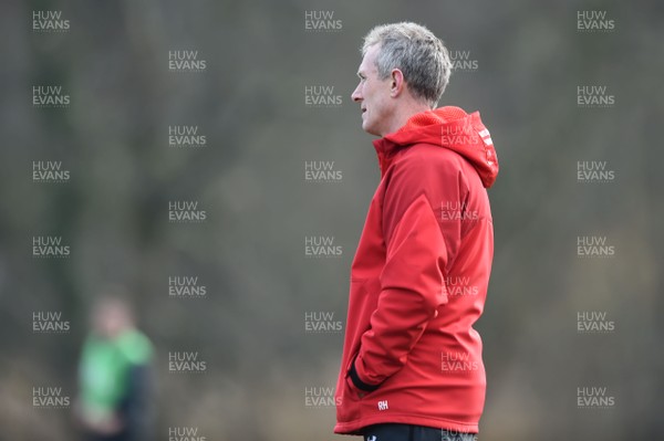 220218 - Wales Rugby Training - Rob Howley during training