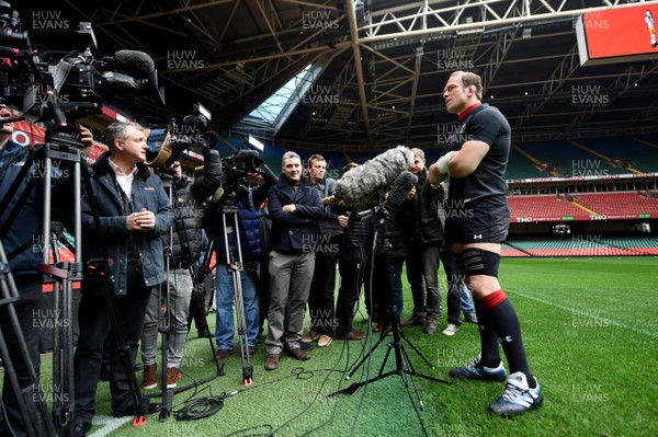 220219 - Wales Rugby Training - Alun Wyn Jones talks to media during training