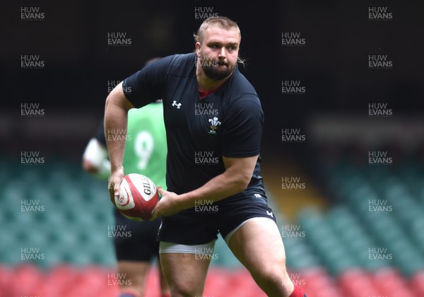 220219 - Wales Rugby Training - Tomas Francis during training