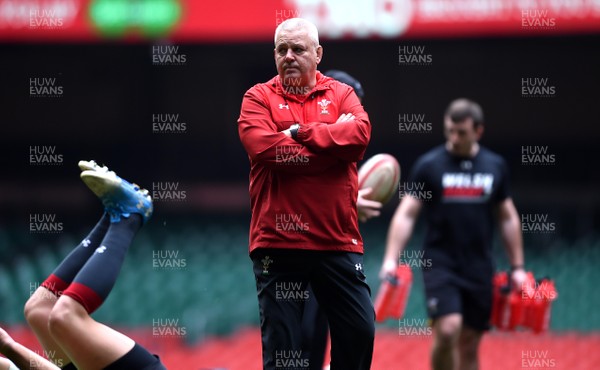 220219 - Wales Rugby Training - Warren Gatland during training