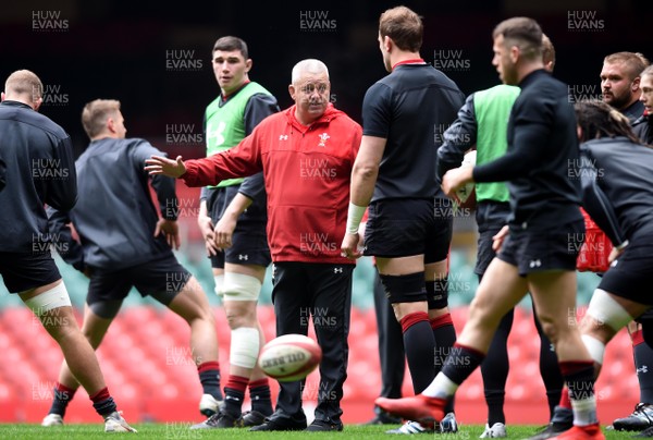 220219 - Wales Rugby Training - Warren Gatland talks to Alun Wyn Jones during training