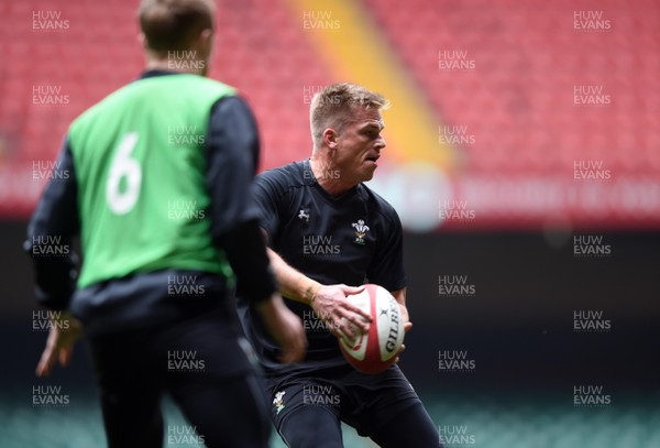 220219 - Wales Rugby Training - Gareth Anscombe during training