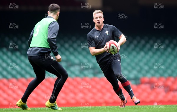 220219 - Wales Rugby Training - Gareth Anscombe during training