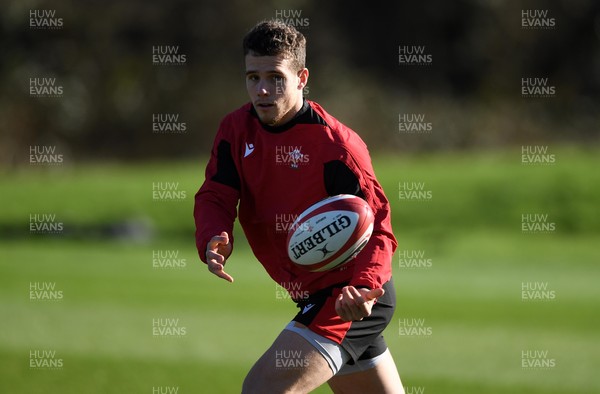 220221 - Wales Rugby Training - Kieran Hardy during training