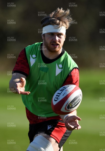 220221 - Wales Rugby Training - Aaron Wainwright during training