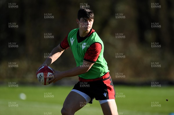 220221 - Wales Rugby Training - Louis Rees-Zammit during training