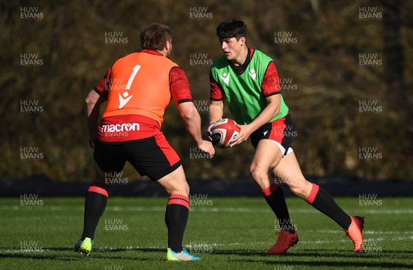 220221 - Wales Rugby Training - Louis Rees-Zammit during training