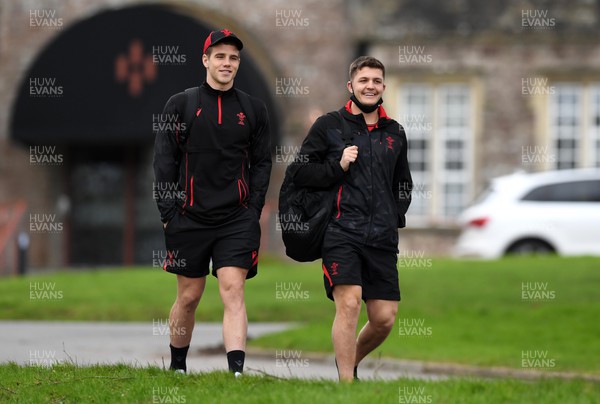 220222 - Wales Rugby Training - Kieran Hardy and Callum Sheedy during training