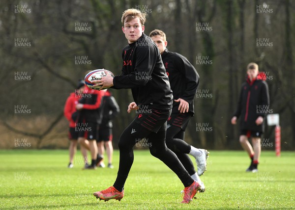 220222 - Wales Rugby Training - Nick Tompkins during training