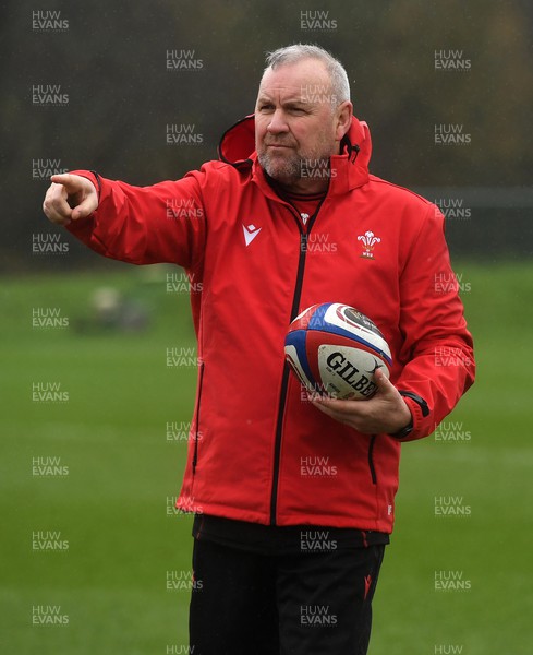 220222 - Wales Rugby Training - Wayne Pivac during training