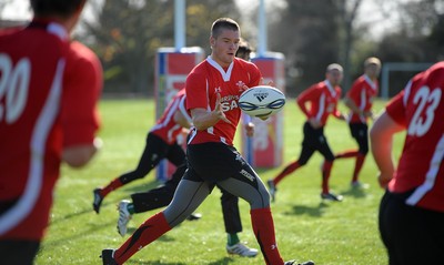 22.06.10 - Wales Rugby Training - Tavis Knoyle during training. 