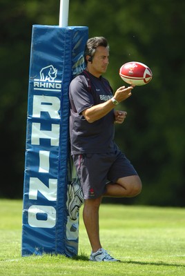 22.08.07 - Wales Rugby Training - Wales' assistant coach Nigel Davies looks on during training 