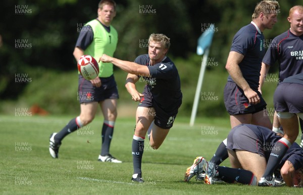 22.08.07 - Wales Rugby Training - Dwayne Peel passes the ball during training 
