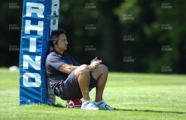 22.08.07 - Wales Rugby Training - Wales' assistant coach Nigel Davies looks on during training 
