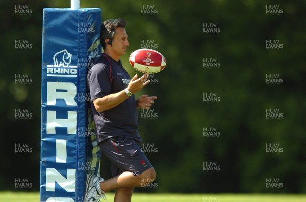 22.08.07 - Wales Rugby Training - Wales' assistant coach Nigel Davies looks on during training 