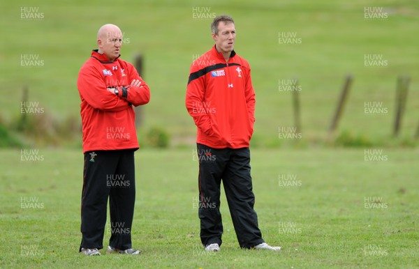 22.09.11 - Wales Rugby Training - Defence coach Shaun Edwards and attack coach Rob Howley during training. 