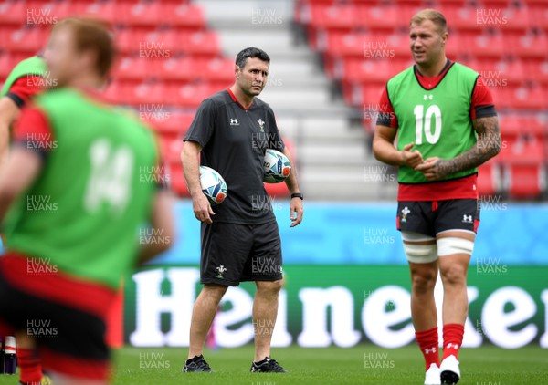 220919 - Wales Rugby Training - Stephen Jones during training