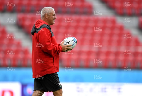 220919 - Wales Rugby Training - Warren Gatland during training