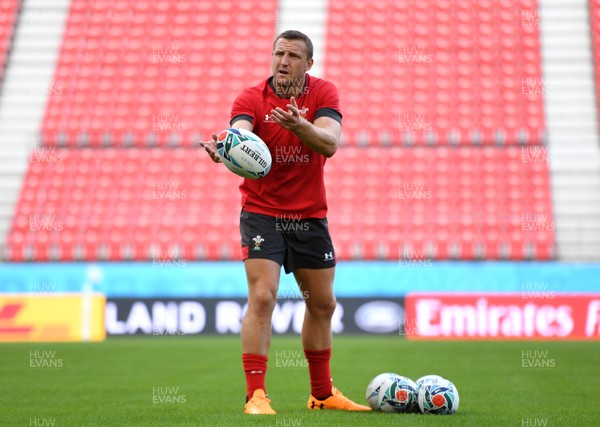 220919 - Wales Rugby Training - Hadleigh Parkes during training