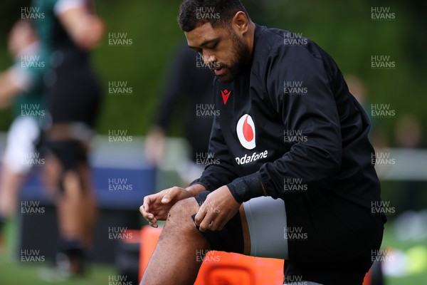 220923 - Wales Rugby Training in the week leading up to their Rugby World Cup game against Australia - Taulupe Faletau during training