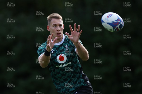 220923 - Wales Rugby Training in the week leading up to their Rugby World Cup game against Australia - Liam Williams during training