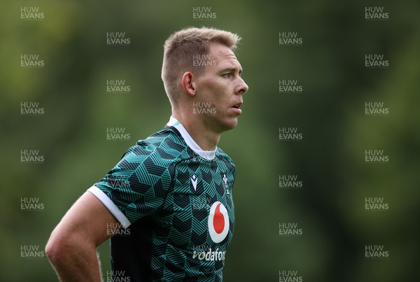 220923 - Wales Rugby Training in the week leading up to their Rugby World Cup game against Australia - Liam Williams during training