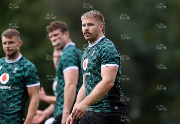 220923 - Wales Rugby Training in the week leading up to their Rugby World Cup game against Australia - Aaron Wainwright during training