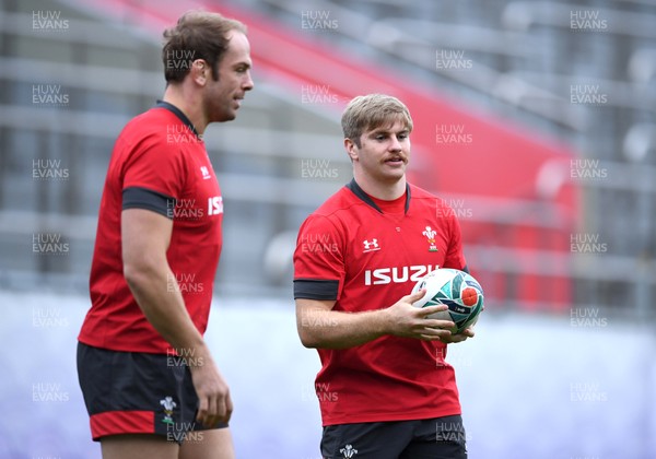221019 - Wales Rugby Training - Alun Wyn Jones and Aaron Wainwright during training