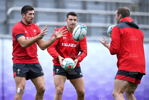 221019 - Wales Rugby Training - Justin Tipuric, Owen Watkin and Hadleigh Parkes during training