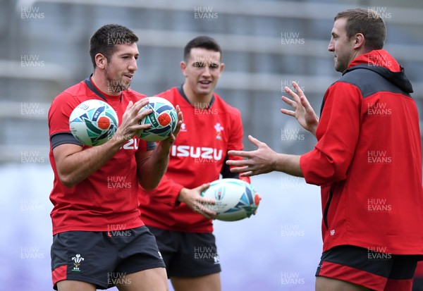 221019 - Wales Rugby Training - Justin Tipuric, Owen Watkin and Hadleigh Parkes during training