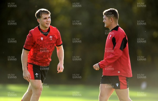 221020 - Wales Rugby Training - Ioan Lloyd and Callum Sheedy during training
