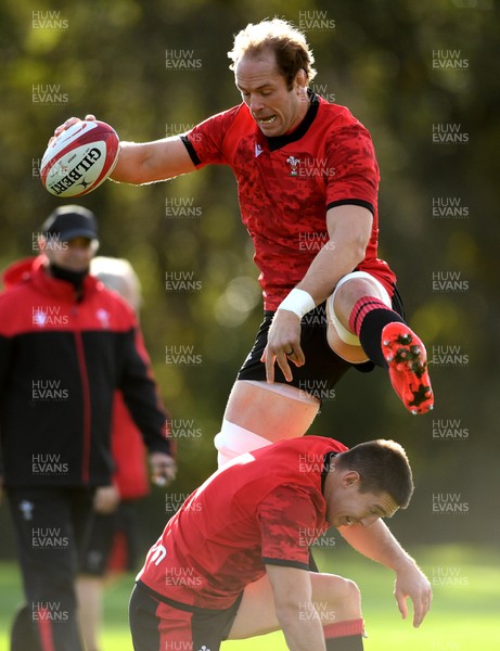 221020 - Wales Rugby Training - Alun Wyn Jones huddles Josh Adams during training