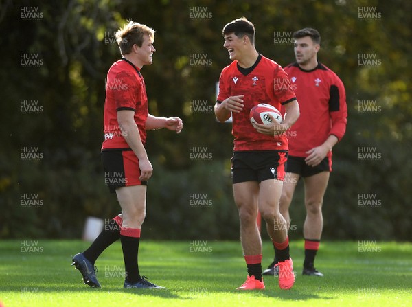 221020 - Wales Rugby Training - Nick Tompkins and Louis Rees-Zammit during training