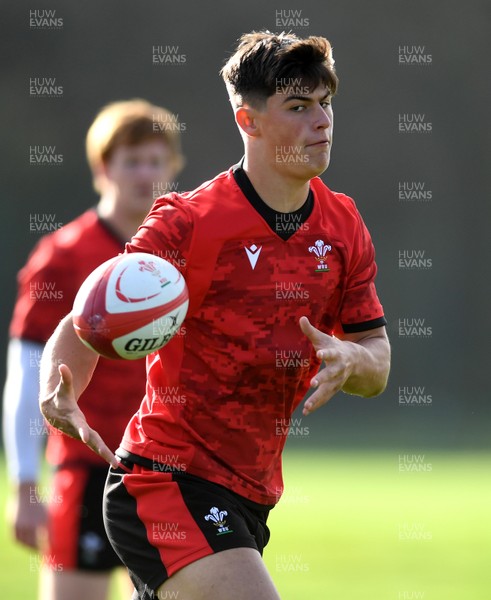 221020 - Wales Rugby Training - Louis Rees-Zammit during training