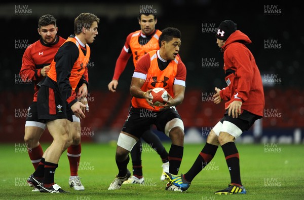 221112 - Wales Rugby Training -Toby Faletau during training