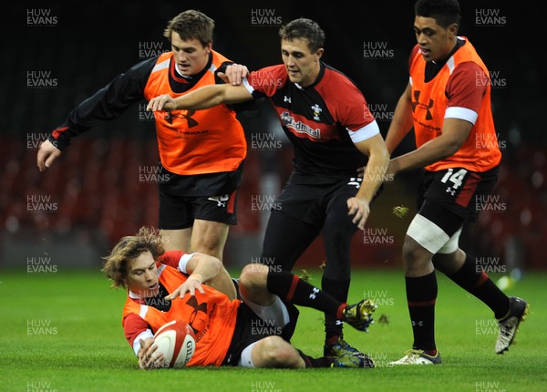 221112 - Wales Rugby Training -Liam Williams during training