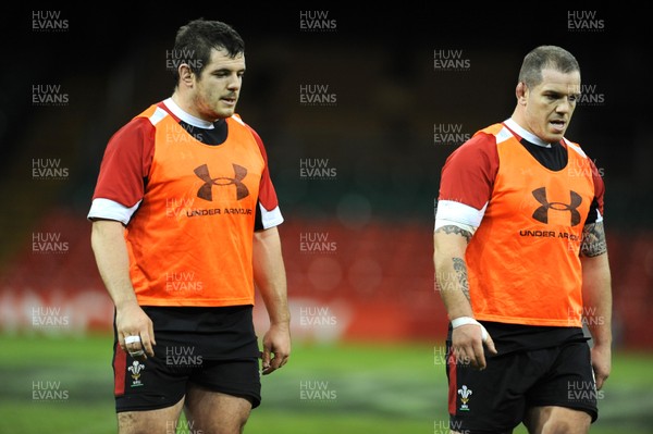 221112 - Wales Rugby Training -Aaron Jarvis and Paul James during training