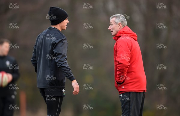 221118 - Wales Rugby Training - Gareth Anscombe and Rob Howley during training