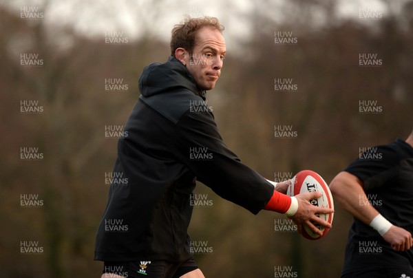 221118 - Wales Rugby Training - Alun Wyn Jones during training