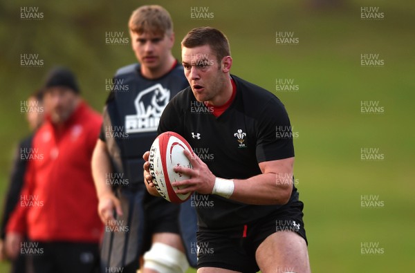 221118 - Wales Rugby Training - Dan Lydiate during training