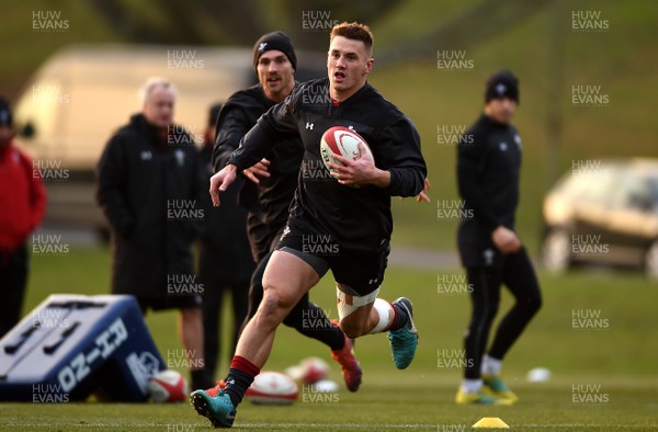 221118 - Wales Rugby Training - Jonathan Davies during training